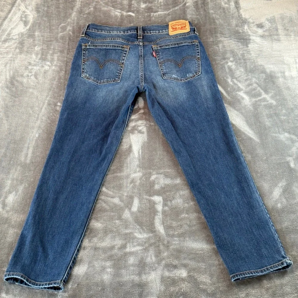 Levi's Boyfriend Women's Jeans Straight Leg Distressed 28 Mid Rise Medium‎ Wash